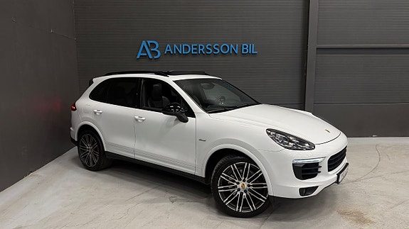 Porsche Cayenne TipTronic S Pano Bose Navi Kamera Drag Värmare Platinum