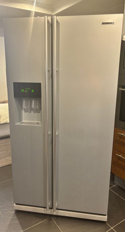 Samsung side-by-side kyl och frys i rostfritt med is- och vattenf
