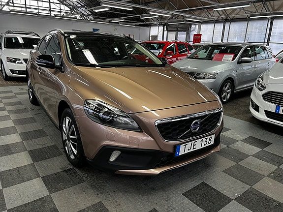 Volvo V40 Cross Country D3 Momentum " VÄRMARE " GPS "PANORAMA "