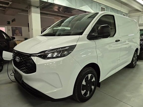 Ford E-Custom TREND SKÅP 136 HK / LED / NY BIL!