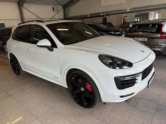 Porsche Cayenne GTS GTS V6 BiTurbo 440hk Black Edition 23tum Mansory fälgar