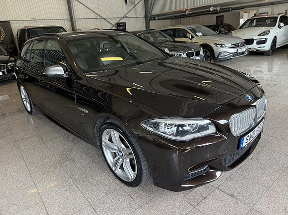 BMW M550d xDrive Touring M Sport 381hk LCI Svensksåld Panorama