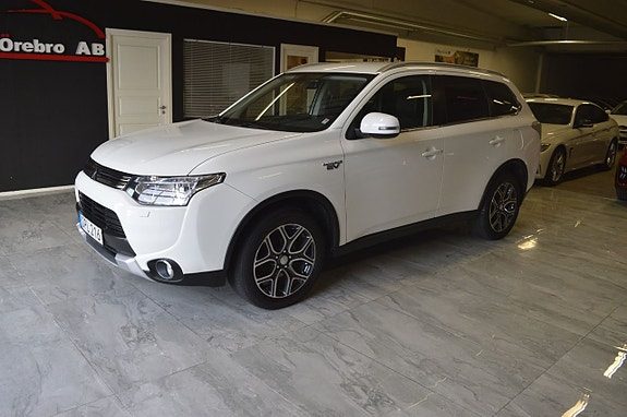Mitsubishi Outlander 2.0 (203hk) PHEV 4WD CVT / Låga Mil / GPS / B-Kamera