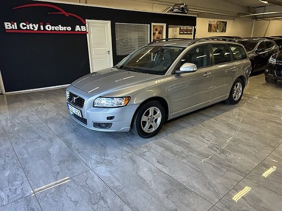 Volvo V50 2.0F (145hk) Momentum / 2-Ägare / M-Värmare / Nyservad