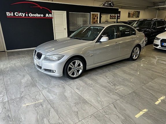 BMW 320 d xDrive (184hk) Låga Mil / Drag / Nyservad & Besiktad