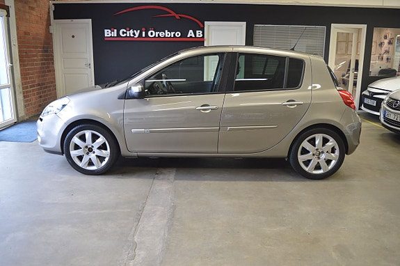 Renault Clio 1.2 (75hk) / Låga Mil / M-Värmare / AUX / Nyservad & Be