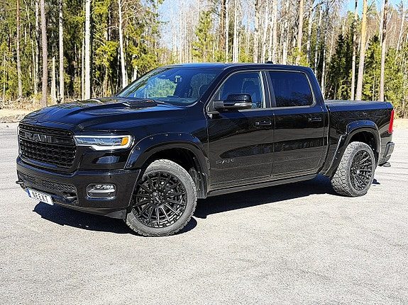 Dodge RAM 1500 Crew Cab Limited Night 540hk / Massage /HUD/Luftfj/MOMS