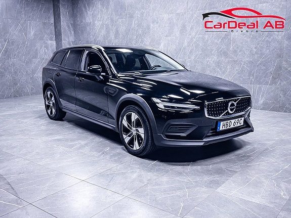 Volvo V60 Cross Country B4 AWD Geartronic 190hk Värmare Kamera CarPlay VOC MOMS