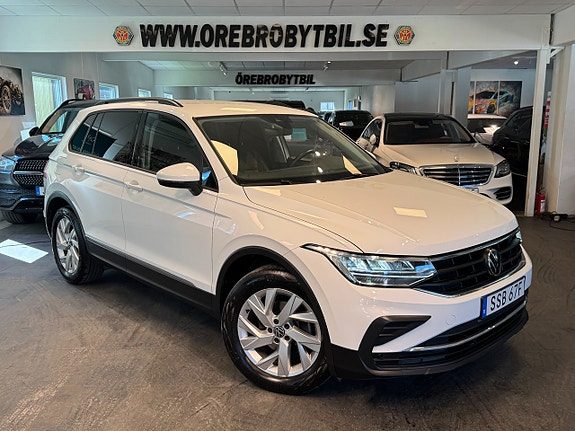 Volkswagen Tiguan 1.5 TSI ACT Drag B-kamera Carplay Värmare MOMS 150hk