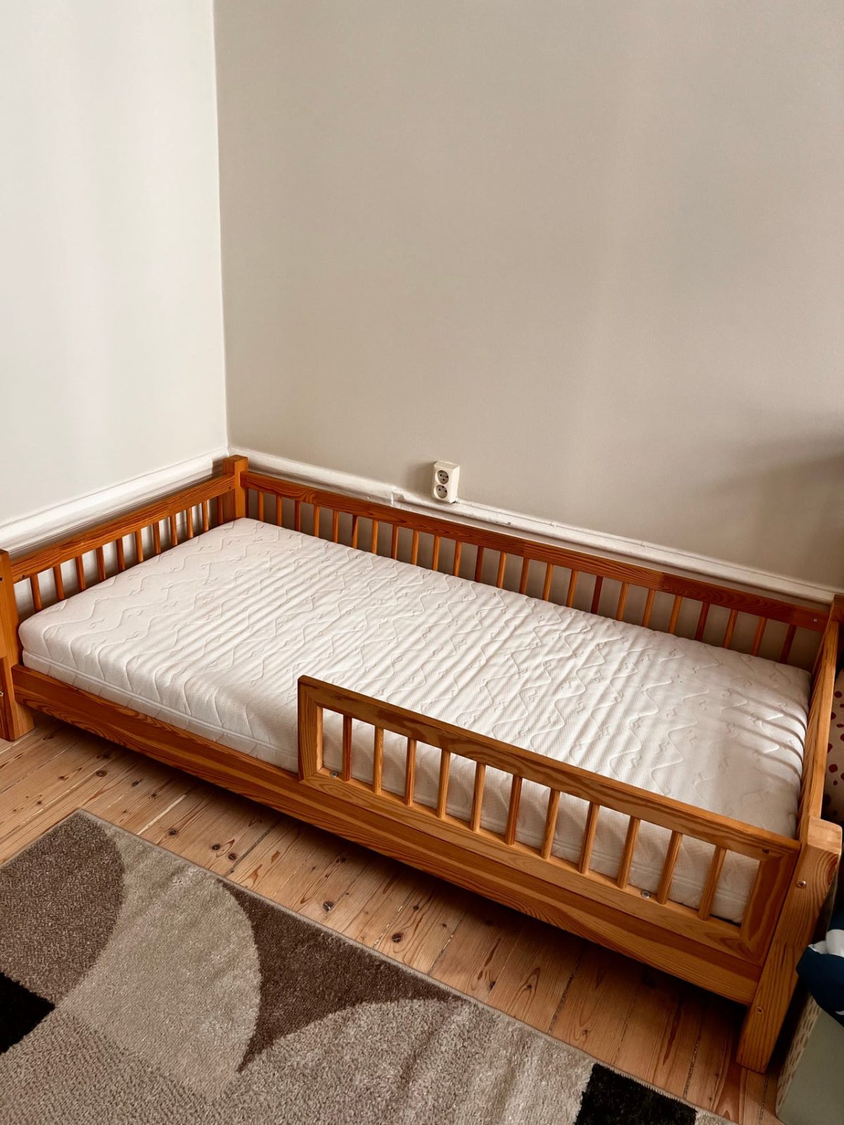 Babylove juniorsäng samt madrass