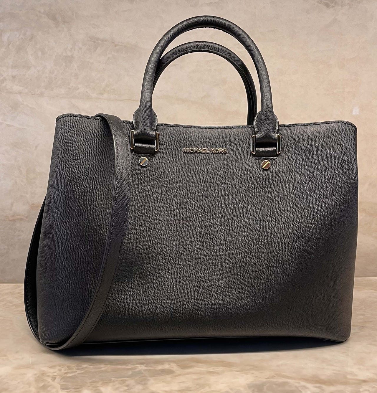 Michael Kors svart handväska axelrem Kvinna
