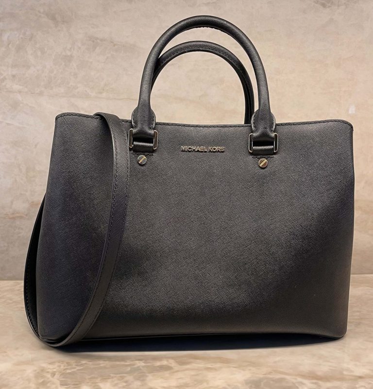 Michael Kors svart handväska axelrem Kvinna