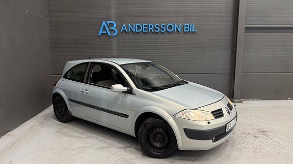 Renault Megane 3-dörrar 1.6 Ny Servad Ny Kamrem + Vattenpump