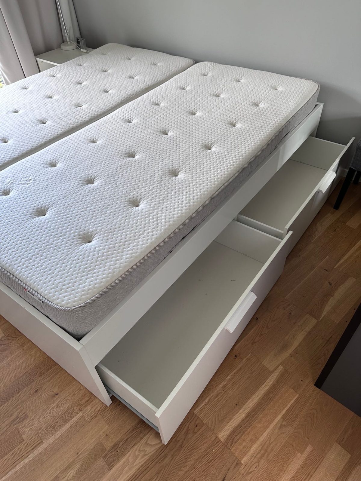 IKEA BRIMNES dubbelsäng 180x200 med förvaring och madrasser