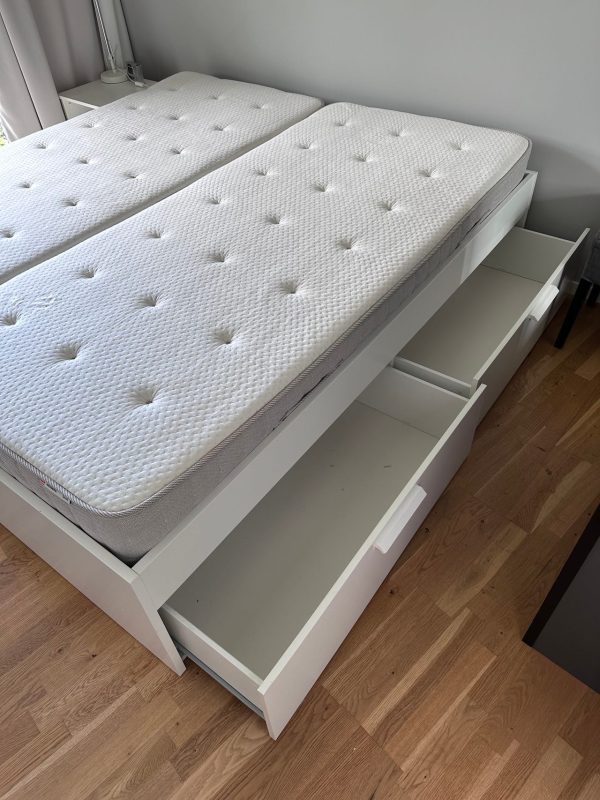 IKEA BRIMNES dubbelsäng 180x200 med förvaring och madrasser