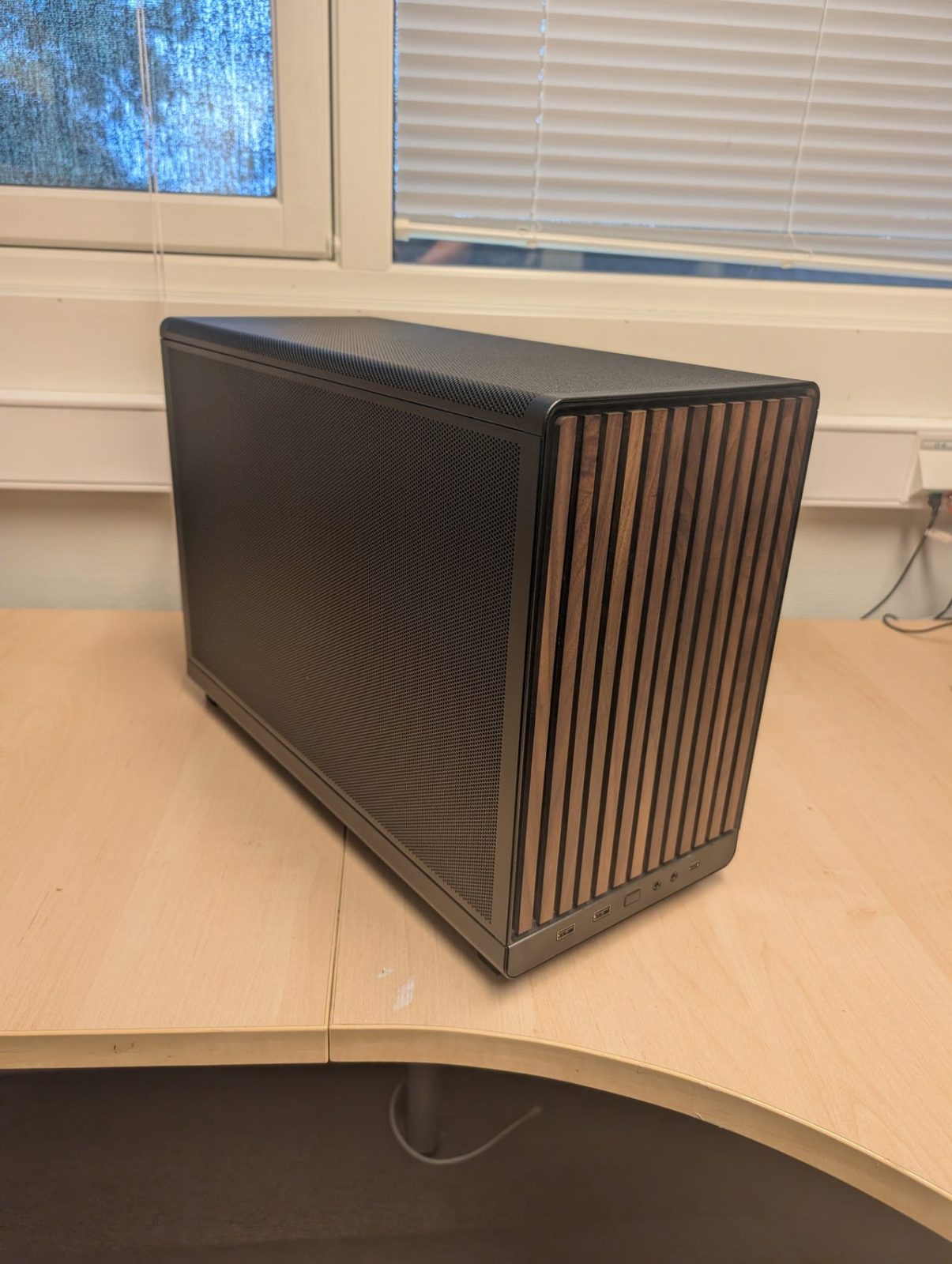 Profesjonell & AI-fokusert - 96GB VRAM - 128GB DDR5