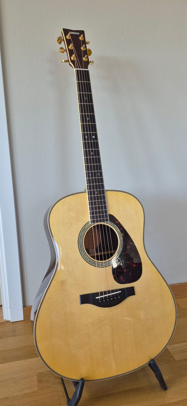 Yamaha LL16 ARE
