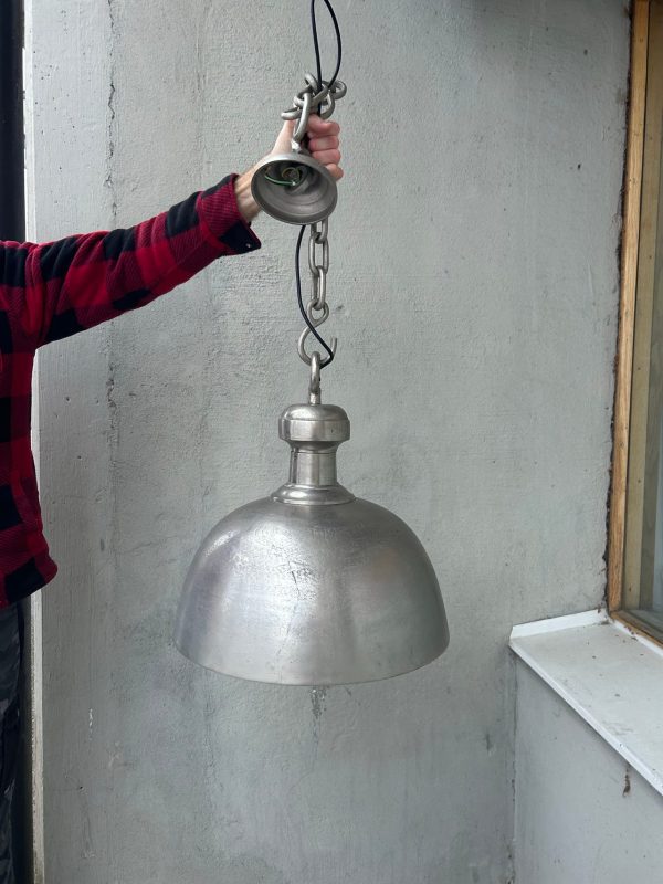 TAKLAMPA i helgjutet aluminium , industristil med kätting, indust