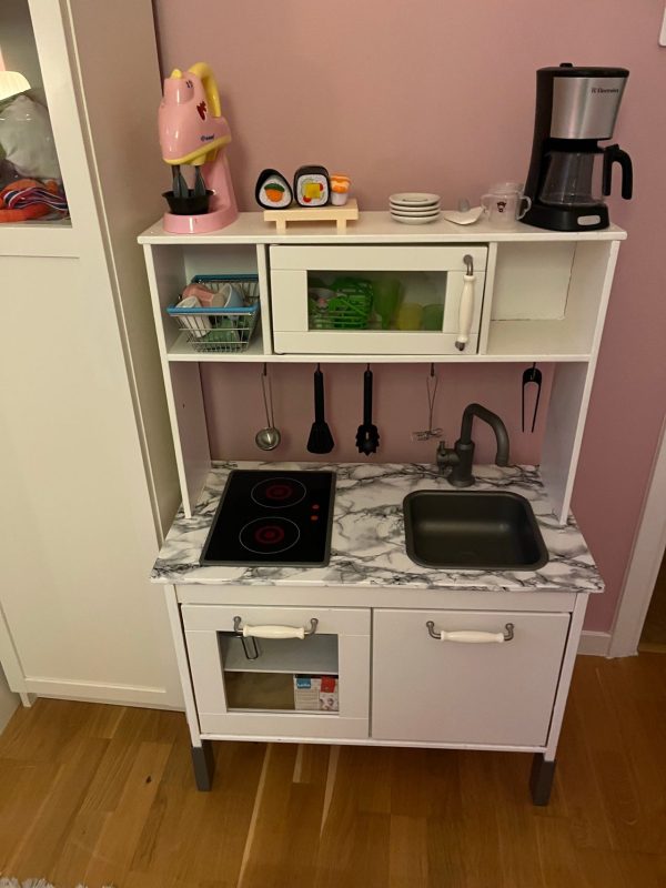 IKEA leksakskök med diskho och spishäll