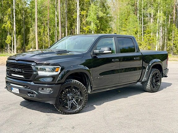 RAM 1500 Crew Cab LARAMIE NIGHT V8 4x4 PANO 360 Kamera ADAPTIV