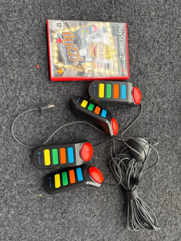 Buzz! The Hollywood Quiz till PS2 med 4st buzzers kontroller