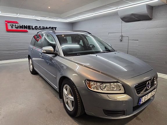 Volvo V50 D2 Kinetic Nybesiktigad Nyservad