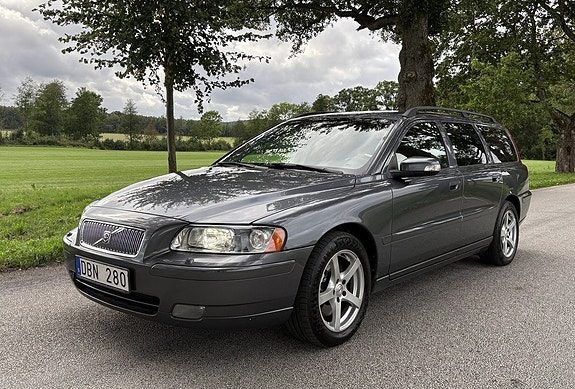 Volvo V70 2.5T 210hk Momentum Classic Ny kamrem Mycket fin