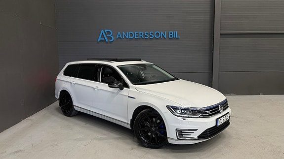 Volkswagen Passat GTE Navi Pano 360 Cockpit Dragkrok Carplay Döda Vinkel
