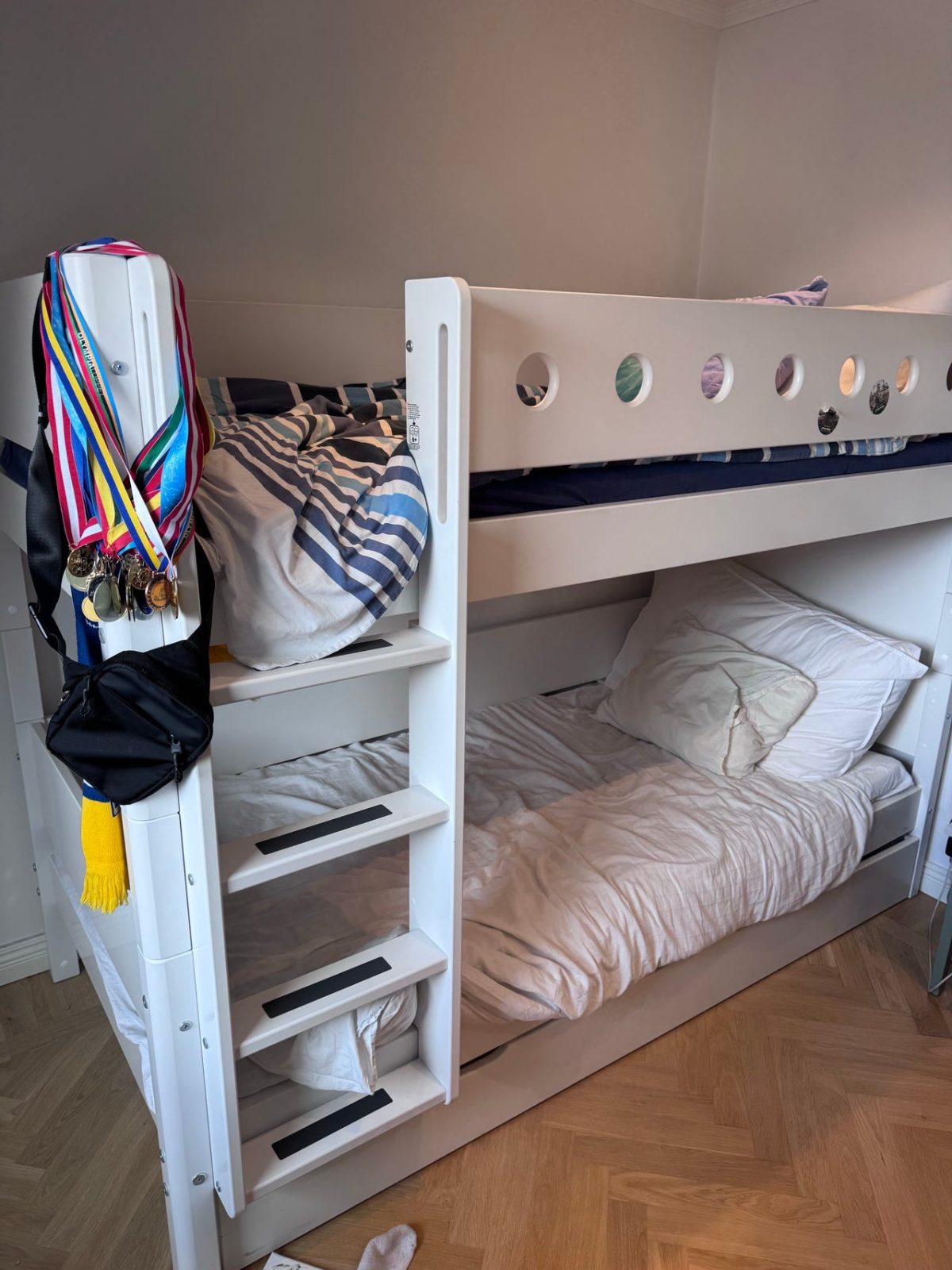 Flexa våningssäng vit med stege