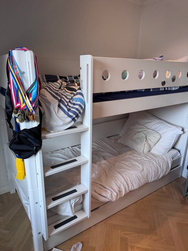 Flexa våningssäng vit med stege