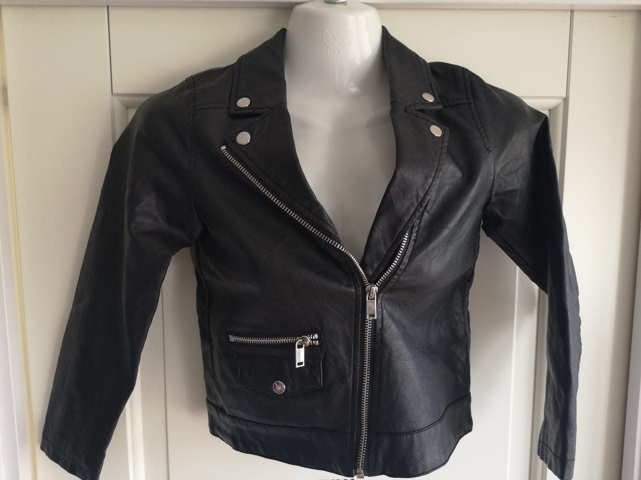 H&M bikerjacka i fuskskinn strl.128