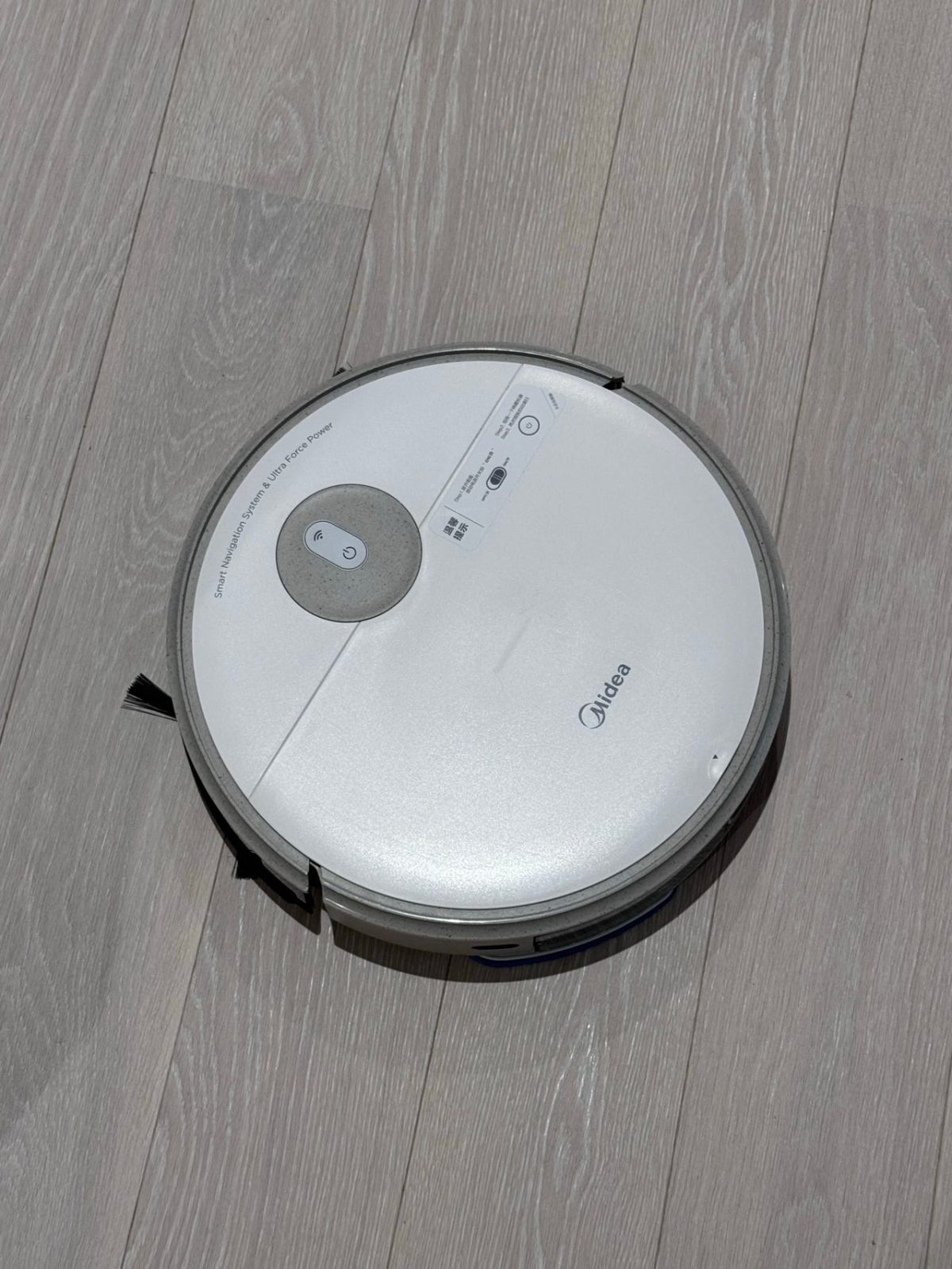 Midea robotdammsugare säljes – fint skick