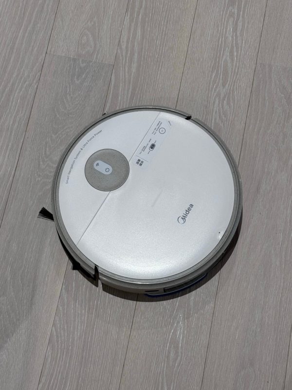 Midea robotdammsugare säljes – fint skick