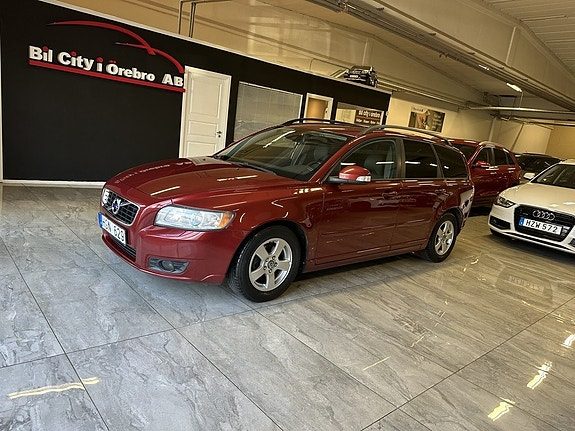 Volvo V50 D2 Momentum Låga Mil / Dieselvärmare / Nyservad & Besik
