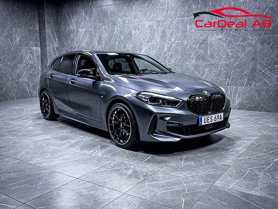 BMW 118i i F40 136 hk Steptronic M Sport M-Värmare 19" HiFi PDC