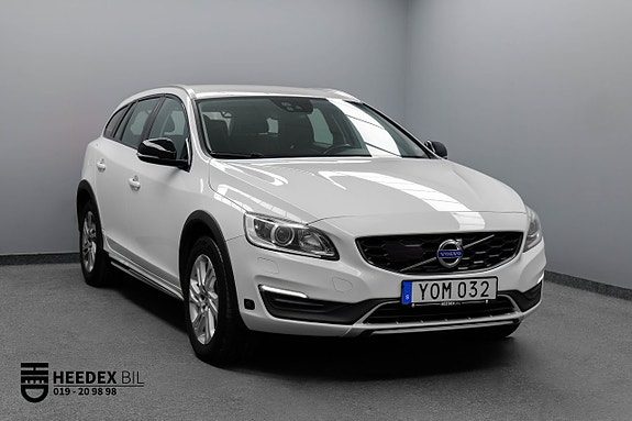 Volvo V60 Cross Country D4 AWD 190hk Business Advanced Värmare BLIS Drag Euro 6