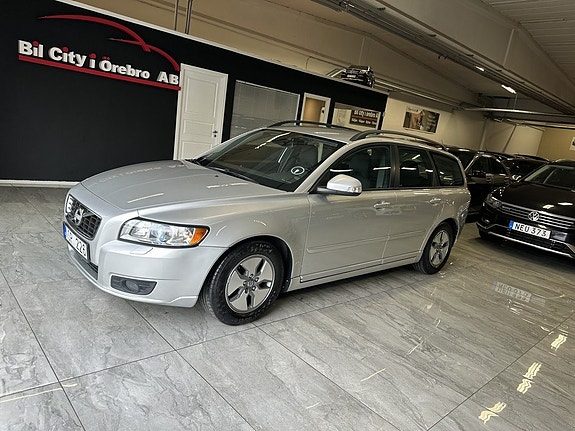 Volvo V50 D2 Momentum Låga Mil / Dieselvärmare / Nyservad & Besik