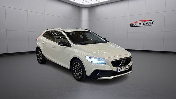 Volvo V40 Cross Country D2 120HK Business Advanced - VOC/Navi/D-värm/B-Kam