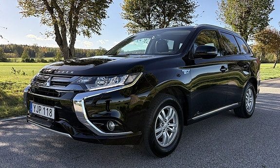 Mitsubishi Outlander PHEV CVT 203hk Fleet Edition Keyless Två ägare Drag