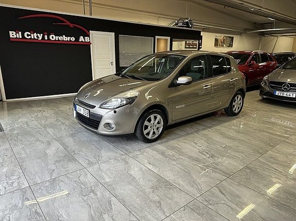 Renault Clio 1.2 Låga Mil / M-Värmare / AUX / Nyservad & Ny Besiktad