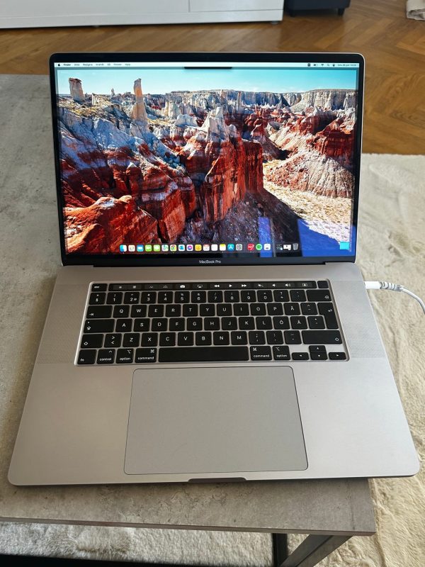 Apple MacBook Pro 16" laptop 2,4 GHz i9 32 GB 1 TB SSD space gray