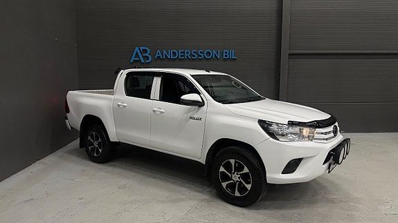 Toyota HiLux Dubbelhytt 2.4 AWD MOMS Dragkrok Extra Ljus Kupevärmare