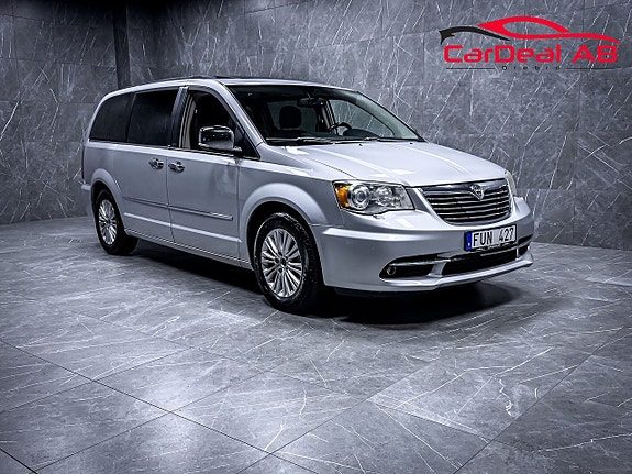 Lancia Voyager 2.8 163hk 7-Sits Taklucka Kamera Läder Navi Döda vinkel