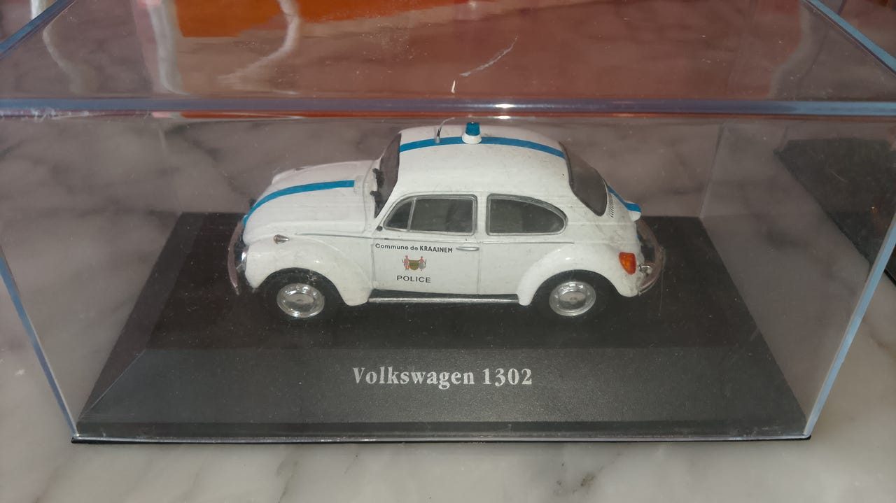 Volkswagen 1302 polisbil modellbil vit