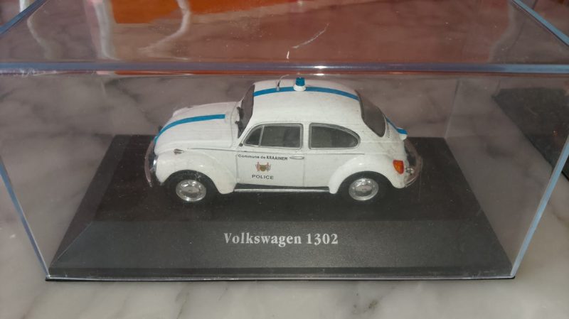 Volkswagen 1302 polisbil modellbil vit