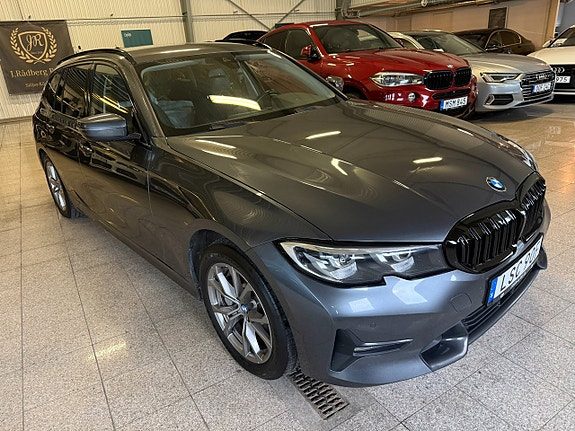 BMW 330e xDrive Touring Sport line 1 ägare Navi Keyless V-hjul