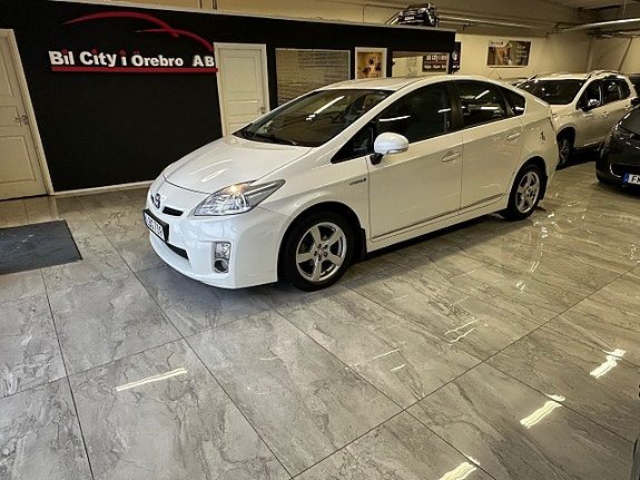 Toyota Prius Hybrid CVT (136hk) 3-Ägare / Keyless / GPS / M-värmare
