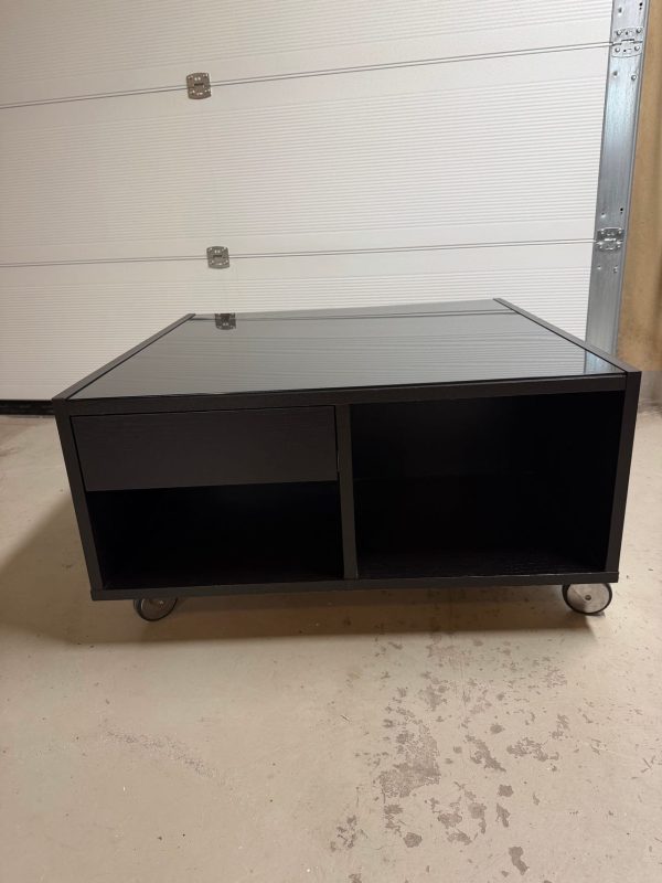 Ikea soffbord med glasskiva och hjul