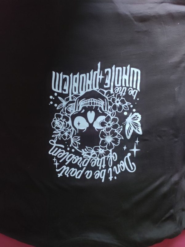 T shirt med Tryck på ryggen