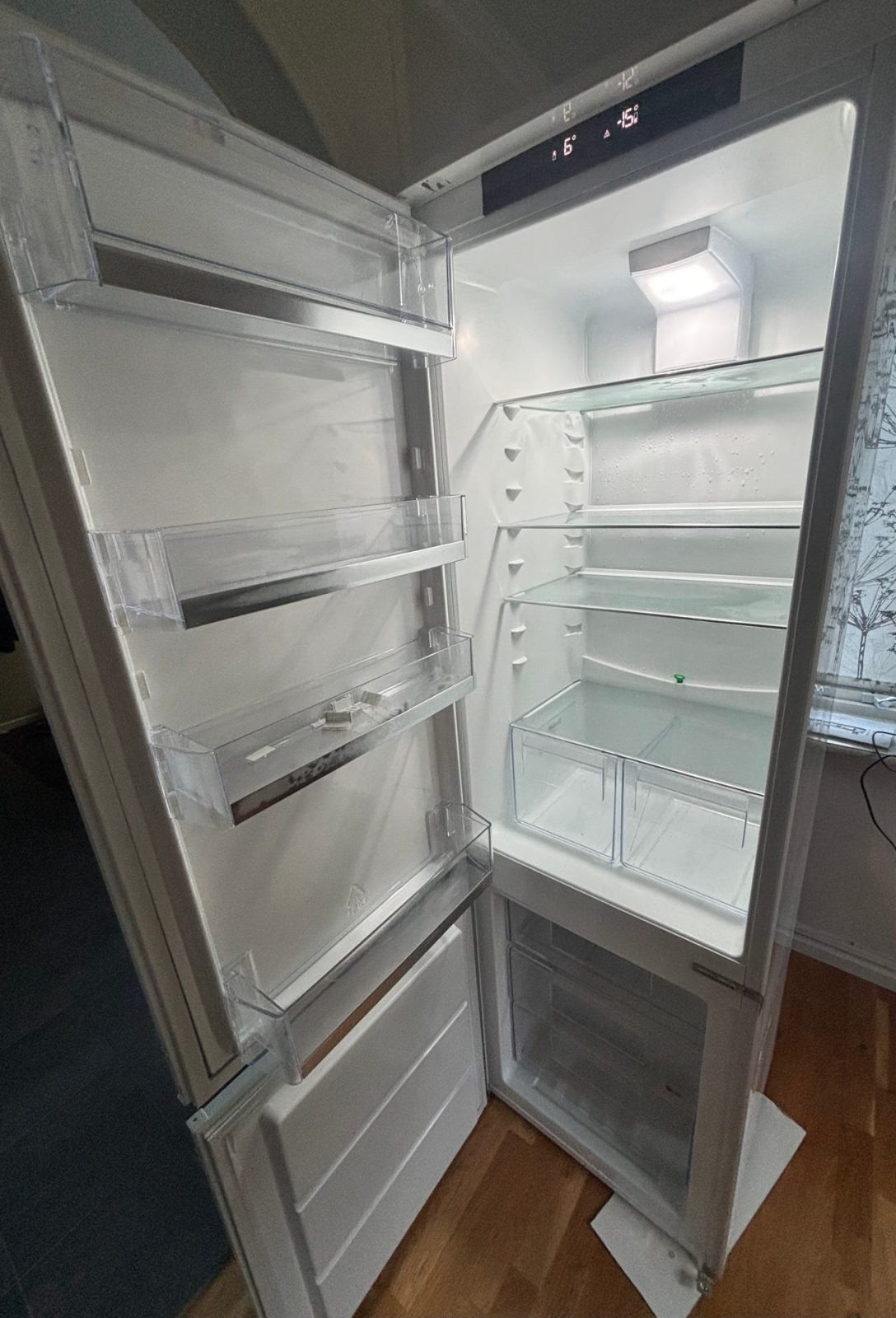 IKEA ISANDE kombiskåp kyl/frys vit. Defekt